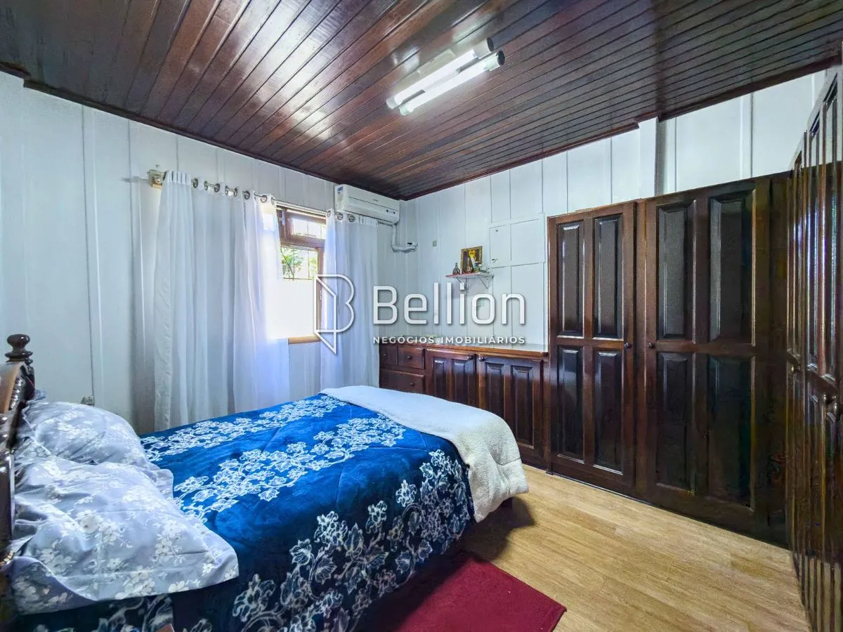 Imagem Com duas casas e 2.500m de terreno, medindo 50x50m, essa propriedade é a escolha certa para quem valoriza espaço e quer um imóvel que proporcione várias possibilidades.