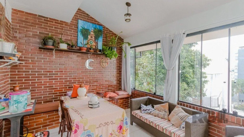 Imagem Casa 394m², 4 dormitórios, 4 vagas no bairro Cristo Redentor