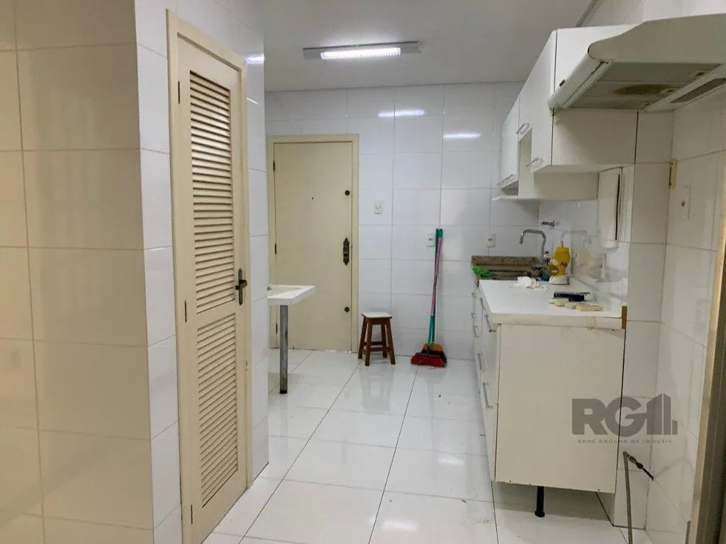 Imagem Vende-se belíssimo apartamento 3 suítes, de frente, próximo ao Parcão, reformado e com pátio - 194m² - Auxiliadora