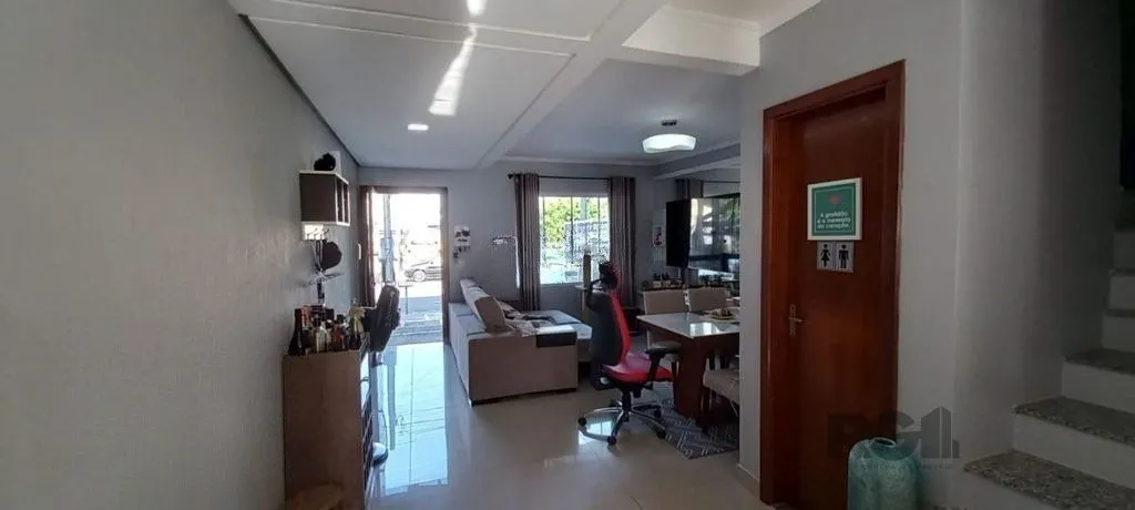 Imagem Casa com 2 dormitórios no bairro Hípica