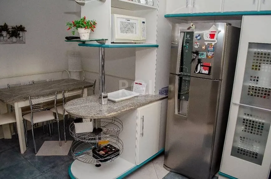 Imagem Casa com 5 dormitórios, 550 m² no Bairro Vila Jardim - Porto Alegre/RS