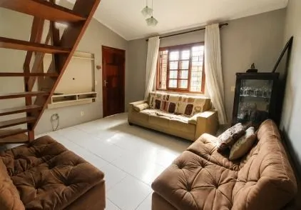 Imagem Casa 4 domitorios sendo uma suite com 6 vagas em 195m2 no bairro Guaruja.