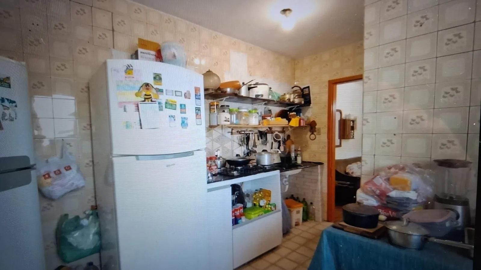Imagem CASA AMPLA, 2 DORMITÓTIOS, 1SUÍTE, SALA, COZINHA, BANHEIRO SOCIAL , 2 VAGAS DE GARAGEM E ÓTIMA LOCALIZAÇÃO!