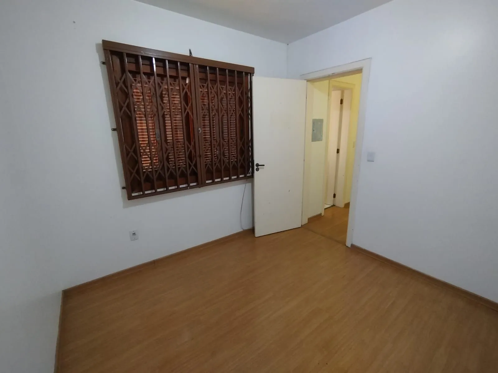 Imagem Casa com 03 quartos e 01 vaga no Bairro Cristal
