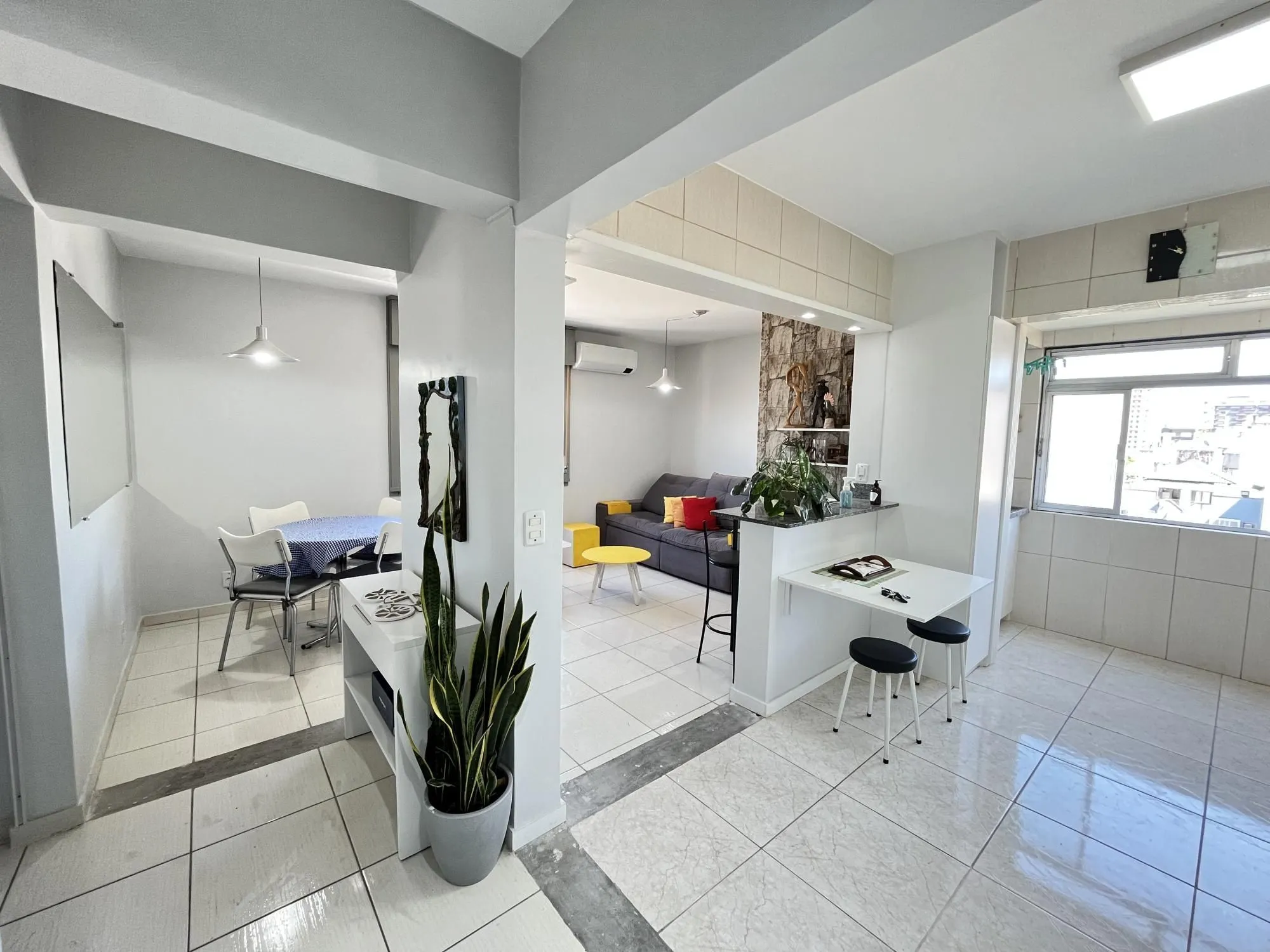 Imagem Apartamento de 2 quartos e 1 vaga de garagem no bairro Farroupilha em POA