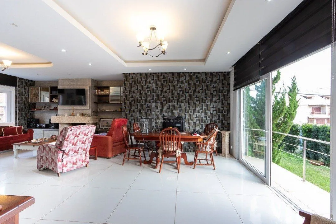 Imagem Casa para Venda - 377m², 4 dormitórios, sendo 3 suites, 3 vagas - Guarujá