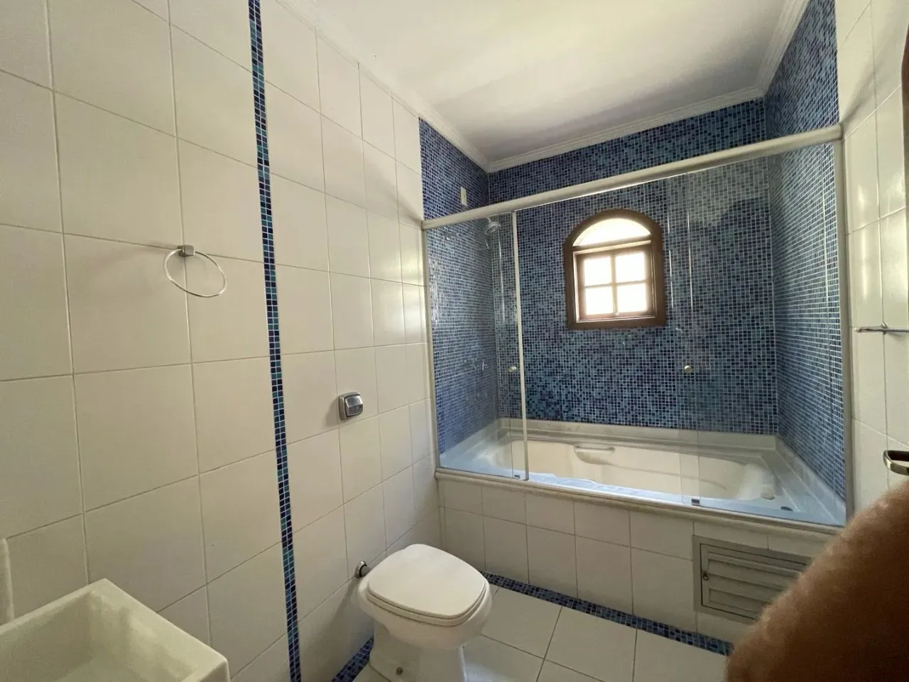 Imagem Casa para locação em Sorocaba-SP, Jardim Pagliato: 4 quartos, 2 suítes, 3 salas, 5 banheiros, 4 vagas, 460m²!