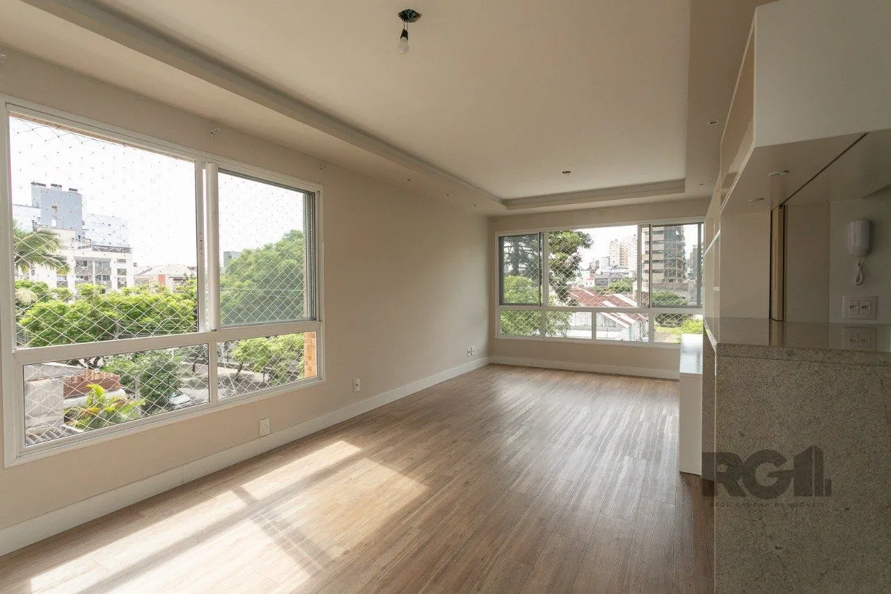 Imagem Apartamento semimobiliado e decorado no bairro Auxiliadora, com 91 m²