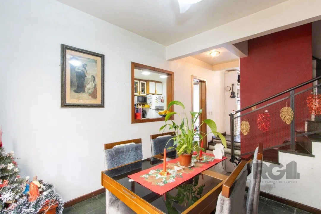 Imagem Casa de 3 dormitórios à venda na Tristeza - Zona sul de Poa.