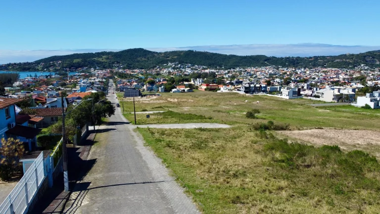 Imagem Terreno à venda em Garopaba-SC, bairro Ferraz, 810m² de área - Oportunidade única!