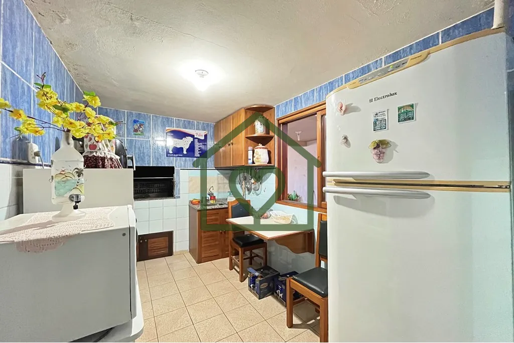 Imagem Casa térrea com dois dormitórios de ótimos tamanhos, sala ampla, cozinha com armários, banheiro ...