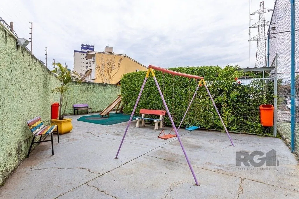 Imagem Casa em condomínio no Sarandi de 2d vaga e infra