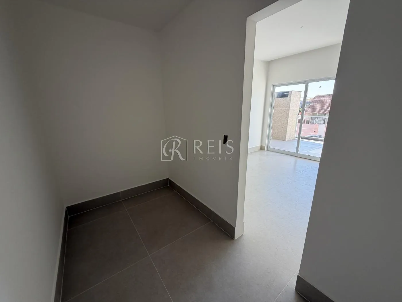 Imagem Casa para Venda em Rio das Ostras, Recreio, 4 dormitórios, 4 suítes, 6 banheiros, 2 vagas