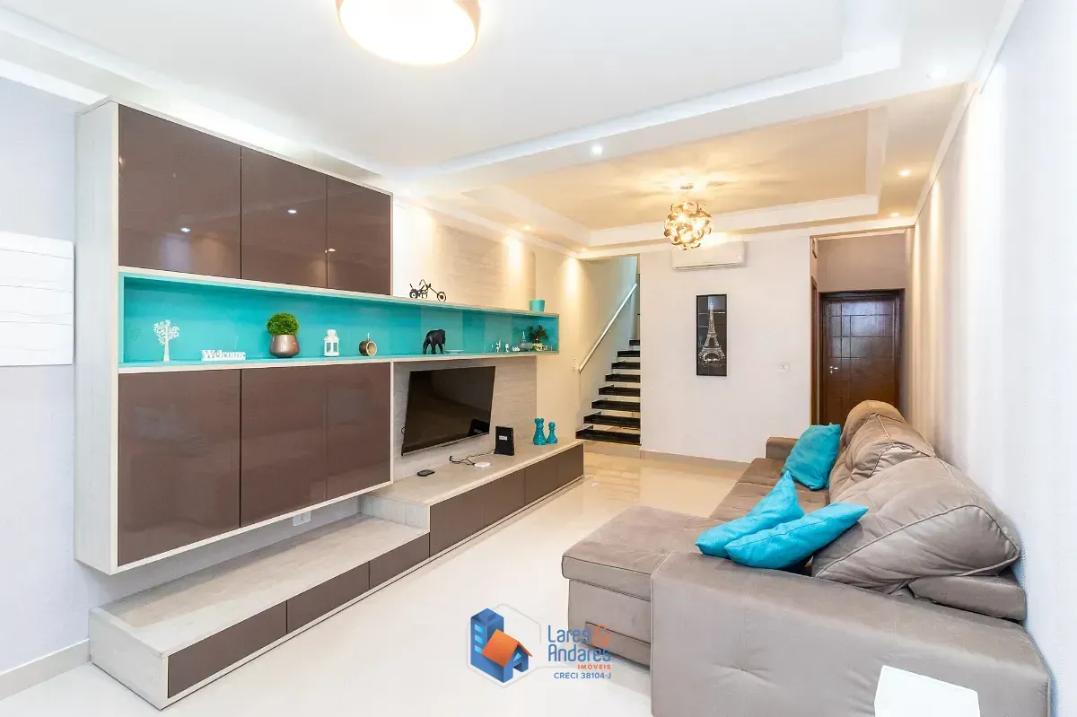 Imagem Sobrado para venda em Chácara Inglesa com 3 quartos, sendo 1 suíte, 364m²