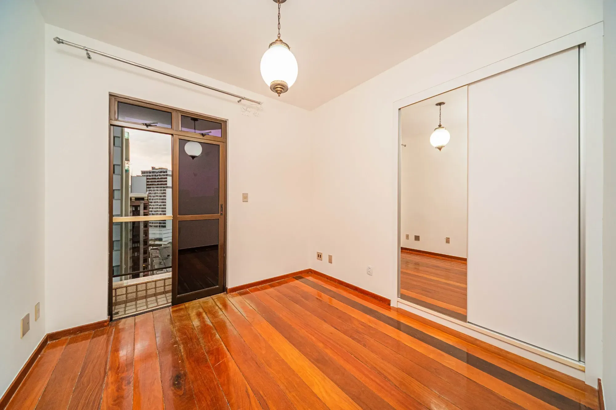 Imagem Apartamento com 3 Quartos à Venda, 150 m² em Centro - Juiz de Fora