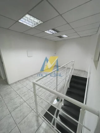 Imagem Galpão Corporativo com Pé-Direito Alto e Estrutura Completa
