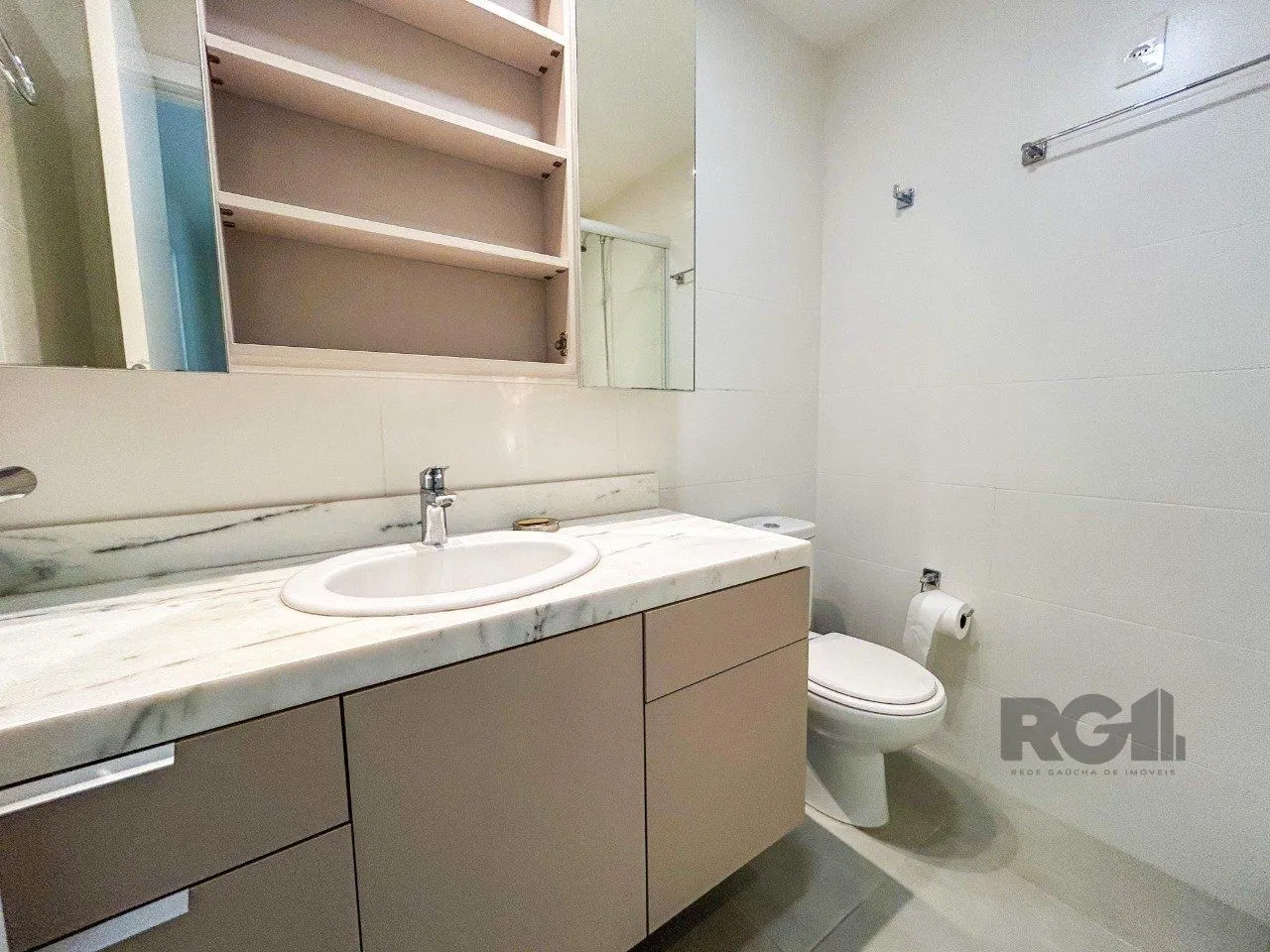 Imagem Casa para Venda,3 dormitórios,sendo 1 suite,2 vagas -Vila Nova, Porto Alegre, RS