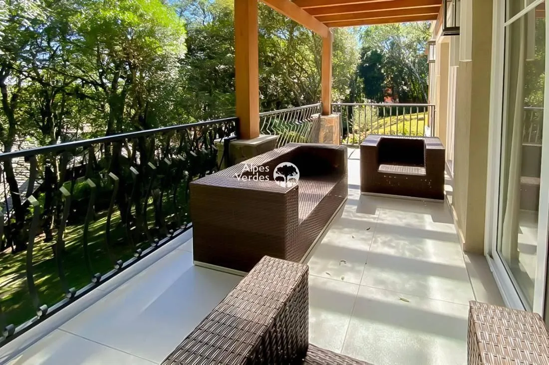 Imagem Vende-se Casa em Condominio com 3 suites a 5 minutos da Rua Coberta