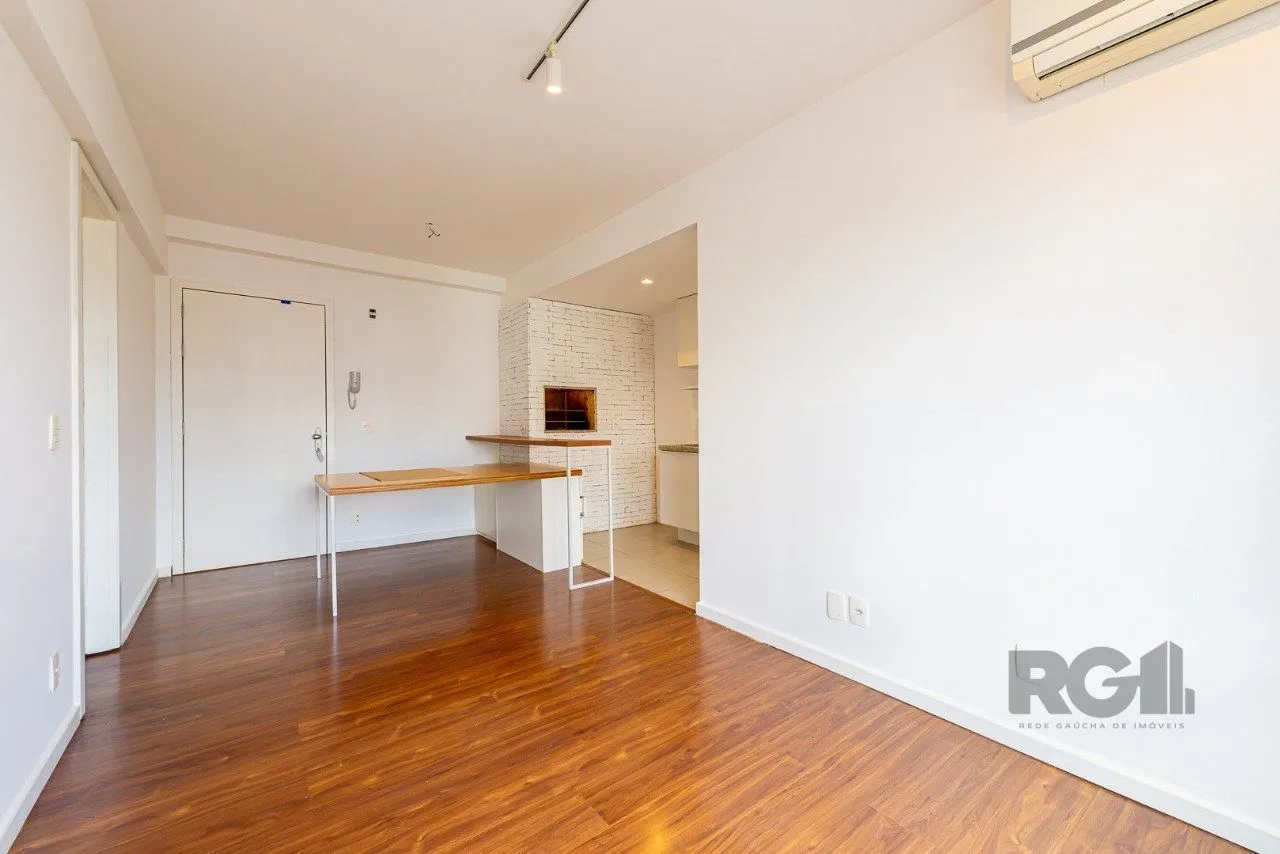 Imagem Apartamento de um quarto, suíte e uma vaga de garagem no bairro Santa Cecilia em Porto Alegre.