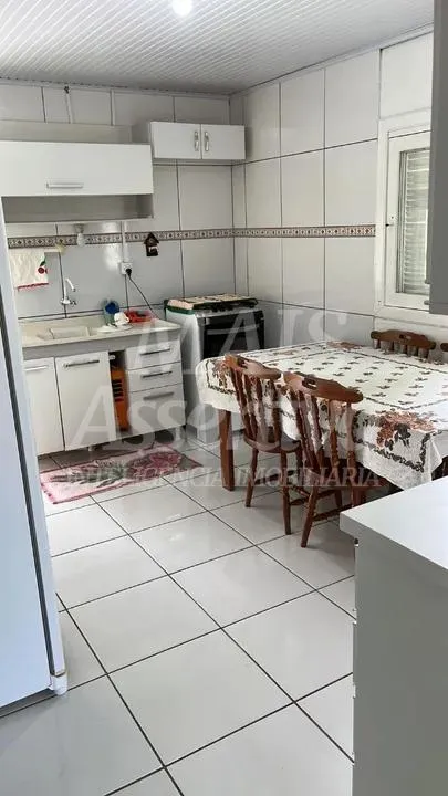 Imagem Ótima casa à venda em Capão da Canoa - 4 dormitórios