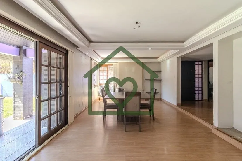 Imagem Casa de dois pavimentos com 3 dormitórios, sendo 1 suíte. No pavimento superior, conta com dois do...