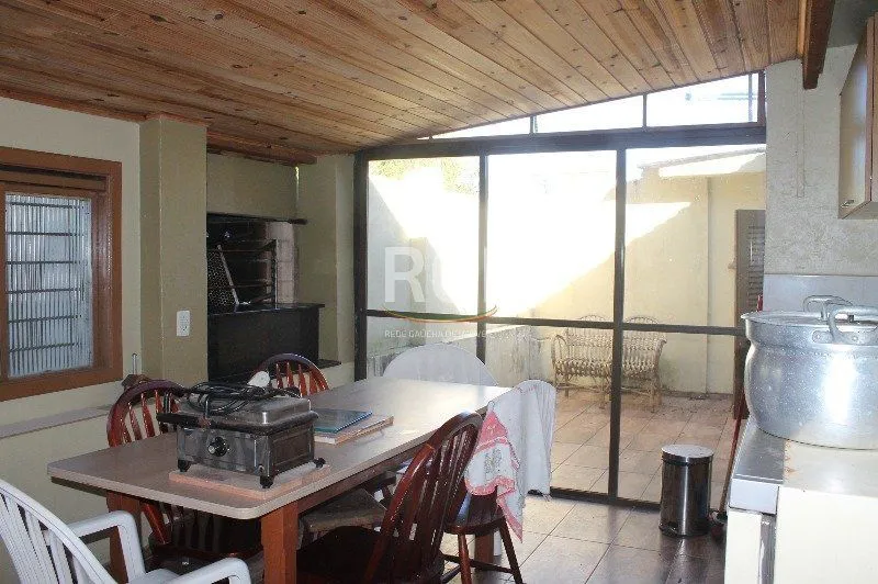 Imagem Casa para Venda - 220m², 4 dormitórios, 9 vagas - Cristal
