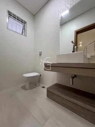 Imagem Essa casa de alto padrão é linda e encantadora.