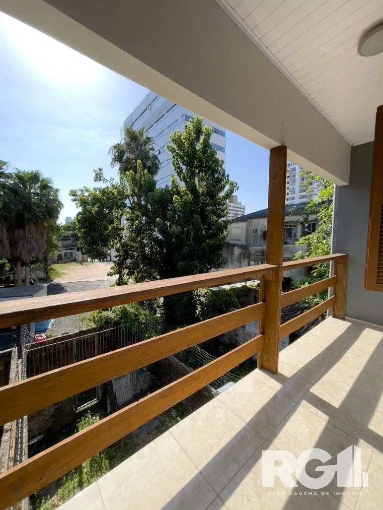 Imagem Casa 4 dormitórios na Azenha.