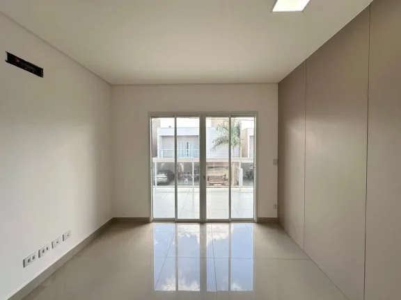 Imagem Maravilhoso Sobrado em Condomínio na Melhor Região de Campo Grande!
