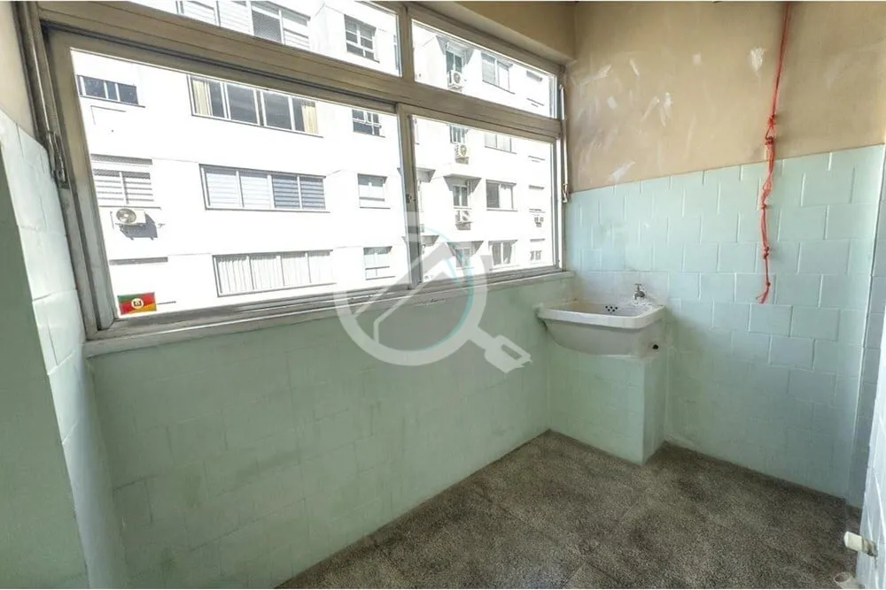 Imagem Em Andar Alto e com vista do Guaíba, apartamento com 93m² de área privativa, SEMIMOBILIADO, 2 dor...