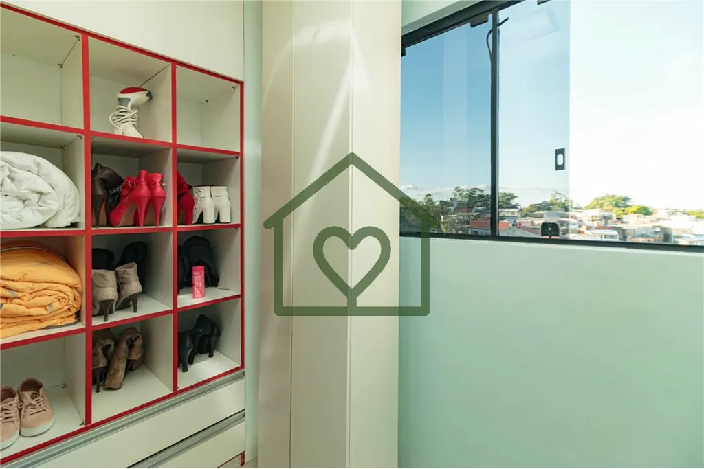 Imagem Apresentamos um excelente duplex residencial à venda em Santa Tereza, Porto Alegre, localizado na v...