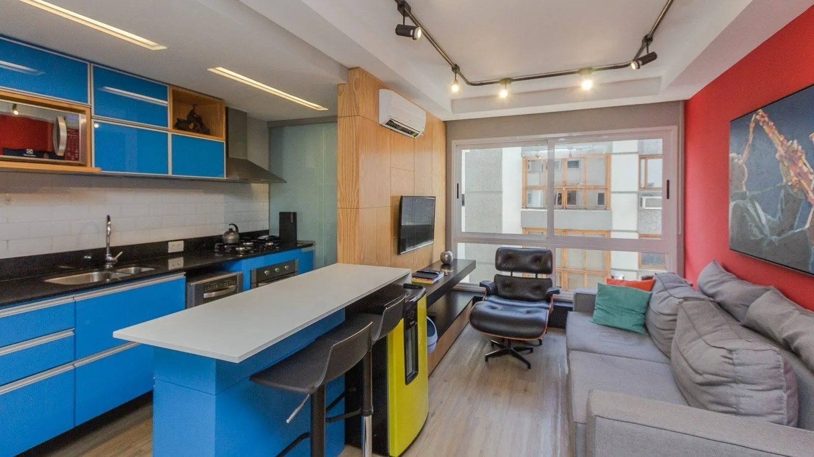 Imagem Apartamento 2 dormitórios, 1 suíte, 2 vagas, Petrópolis, Porto Alegre.