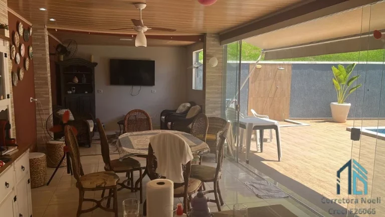 Imagem Casa em Condomínio a venda, 04 quartos sendo duas suítes, piscina em Cajati SP