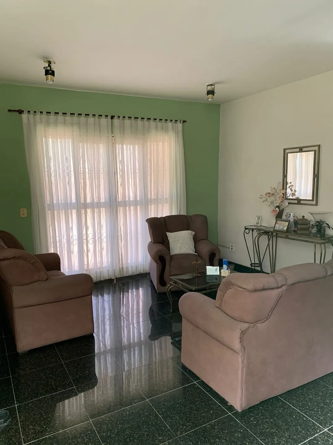 Imagem Casa à venda 3 Quartos, 1 Suite, 8 Vagas, São Benedito, Pindamonhangaba - SP