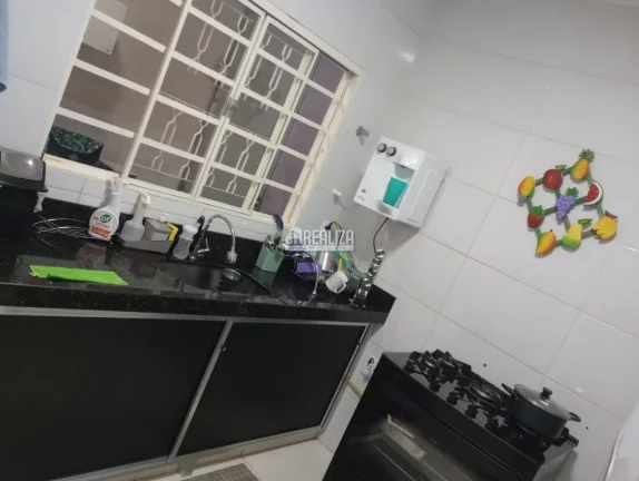 Imagem Casa padrão à venda no Bairro Parque das Aroeiras, Uberaba - 2 dormitórios e suíte!