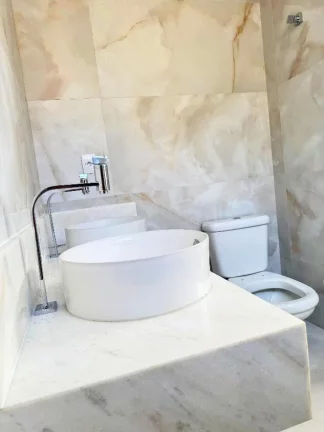 Imagem Casa duplex de alto padrão em condomínio fechado Lagoa Silvana.