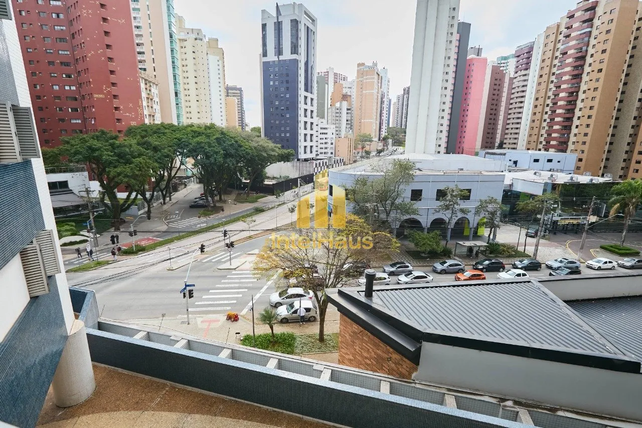 Imagem Morar em uma das regiões mais desejadas de Curitiba é ter o privilégio de unir conforto, praticid...