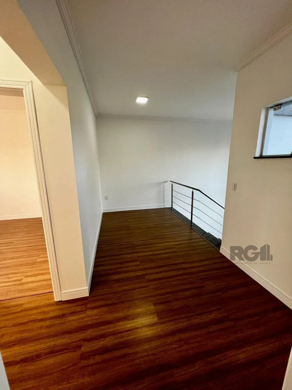 Imagem Casa sobrado 3 dorms, 1 suíte com hidro, 2 vagas, Bairro Vale do Sol