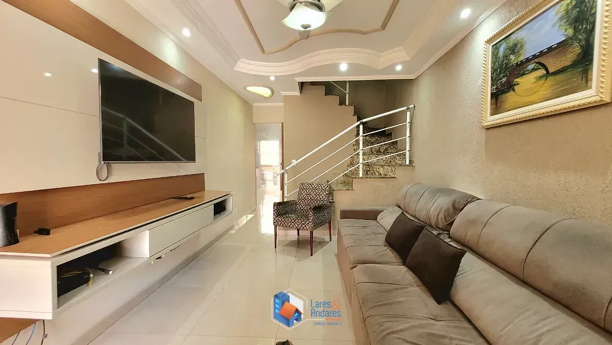 Imagem Sobrado para venda em Jardim Santa Adélia com 3 quartos, sendo 2 suítes, 97m²