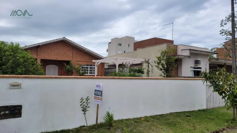 Imagem Casa à Venda em Itapoá - 3 Quartos, 100m da Praia, Oportunidade Imperdível!
