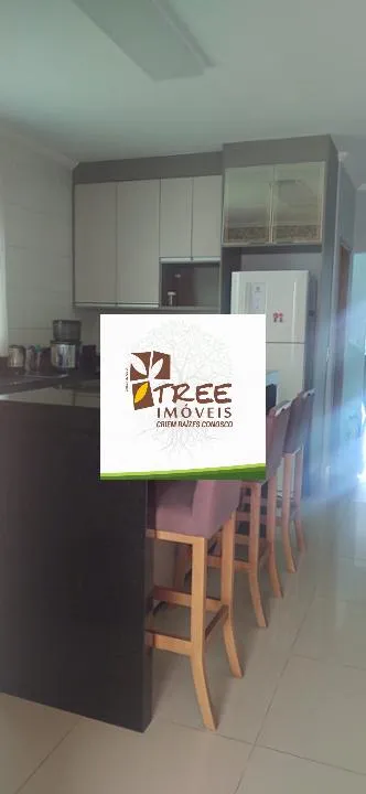 Imagem VENDA DE SOBRADO NO SCAFFID II, EM ITAQUAQUECETUBA/SP, 150m² com 2 suítes, salas amplas, cozinha planejada, quintal e 03 vagas. CONSULTE-NOS.