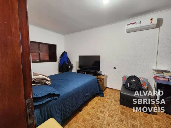 Imagem Excelente sobrado em avenida com salão comercial