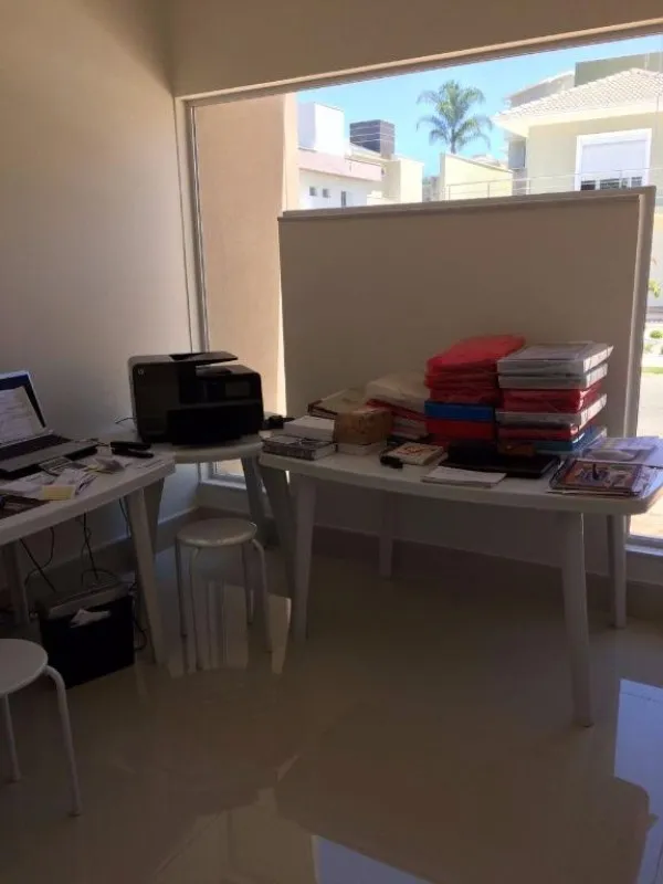 Imagem Luxuosa Casa em Condomínio: 4 Quartos, 4 Suítes, 3 Salas e 620m² em Valinhos-SP, Condomínio Zurich Dorf