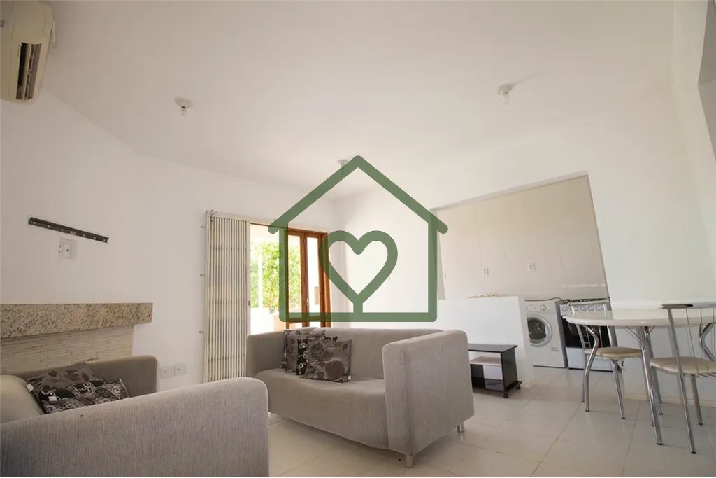 Imagem Conheça esta Casa Térrea 2 quartos, sendo 1 suíte; com varanda aos fundos com piscina e churrasqu...