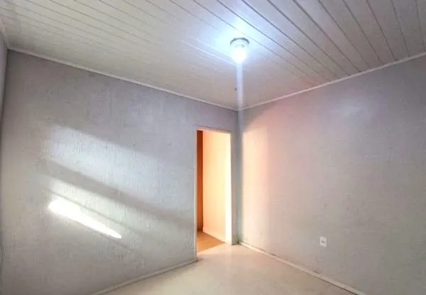 Imagem Casa no bairro Jardim do Salso com 2 dormitórios e 4 vagas