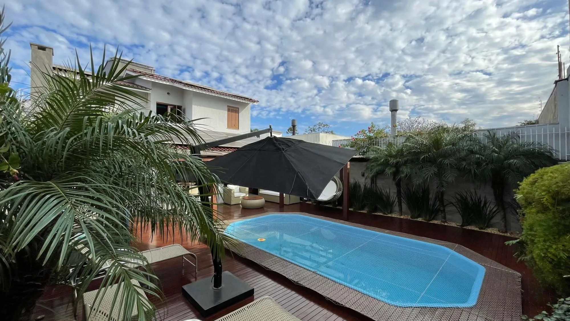 Casa com Piscina Aquecida e Energia Solar