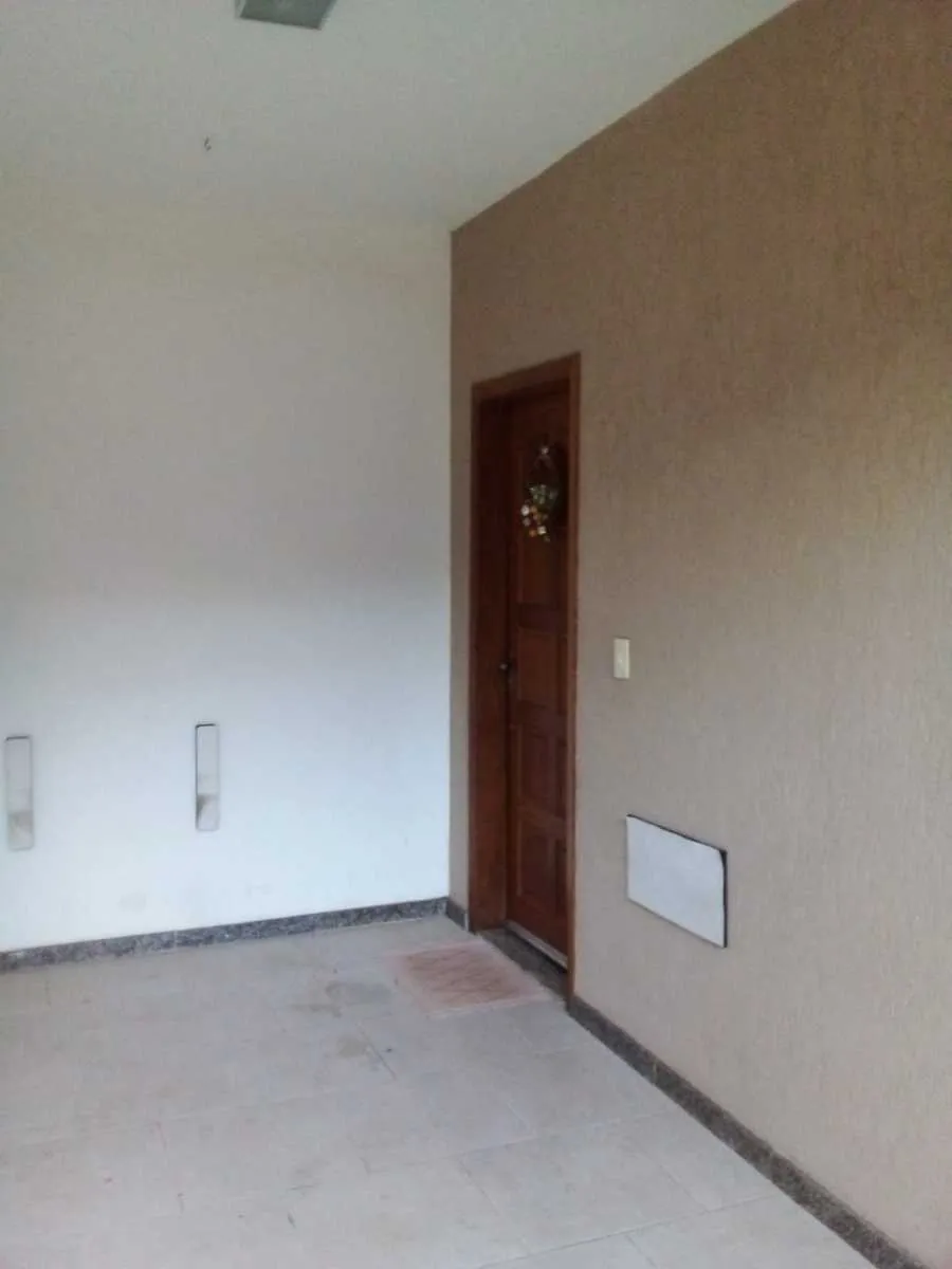 Imagem Casa duplex à venda, 3 quartos, 1 suíte, 2 vagas, Localização Privilegiada - Santa Luzia/MG