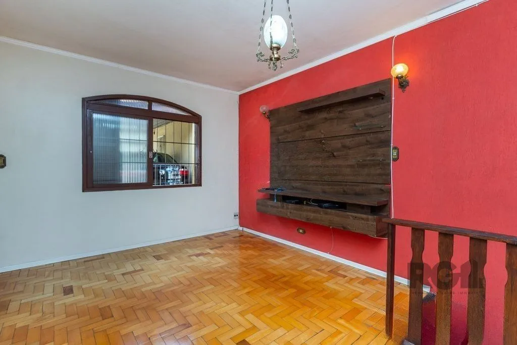 Imagem Casa de 4 dormitórios no bairro Camaquã
