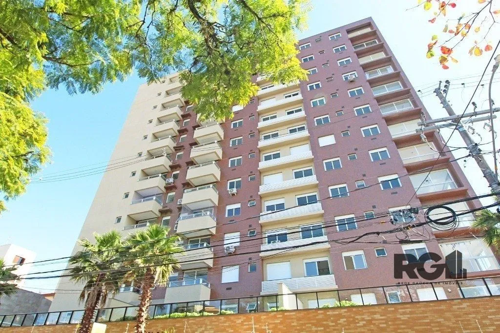 Imagem Apartamento de três quartos com suíte e duas vagas de garagem no bairro Passo da Areia, em Porto Alegre.