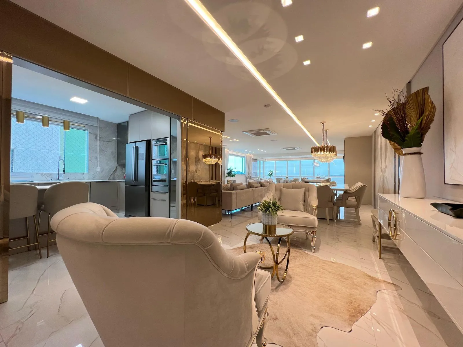 Imagem Apartamento com vista para o mar à venda com 352m2 por R$ 12.600.000,00